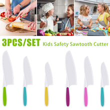 Load image into Gallery viewer, 3Pcs Kids Cutters Children Fruit Blade Plastic Kids Safety Sawtooth Cutter Safe Slicing Paring Toy for Kitchen Salad Cutting

